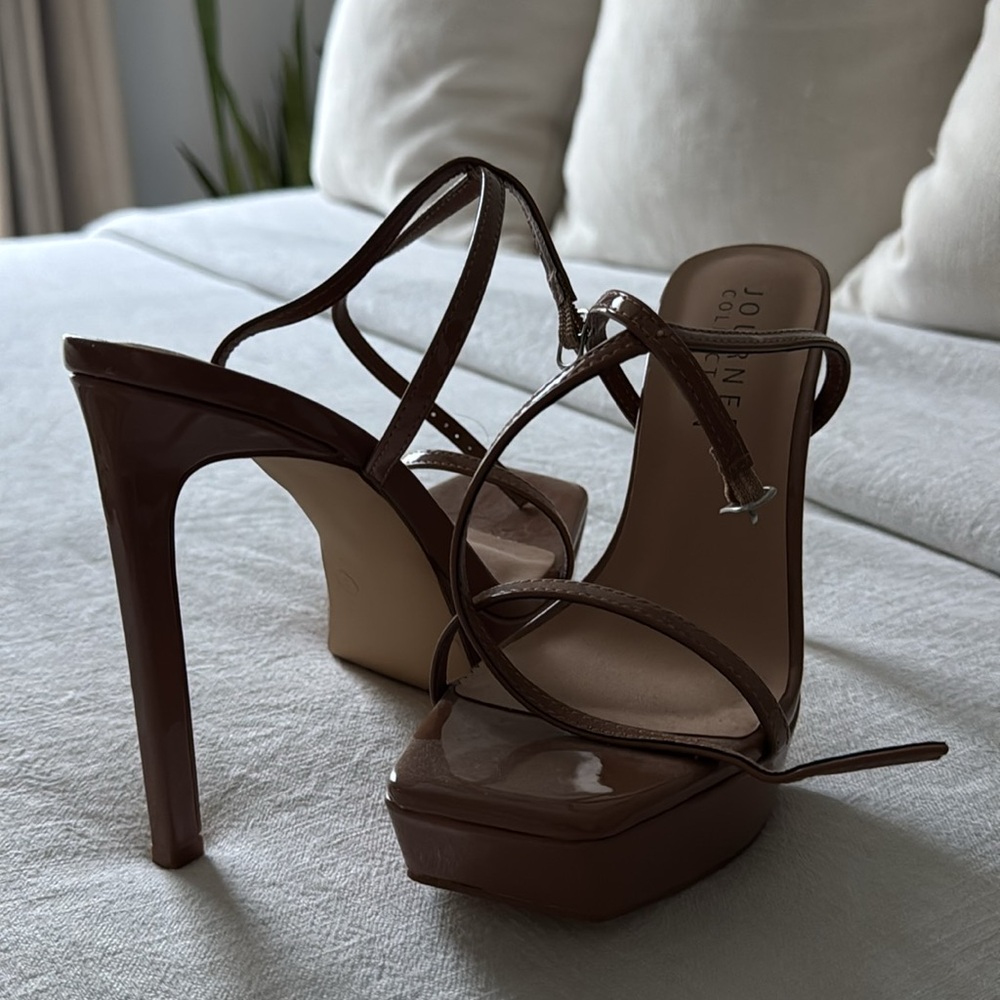 Journee Collection Telilah